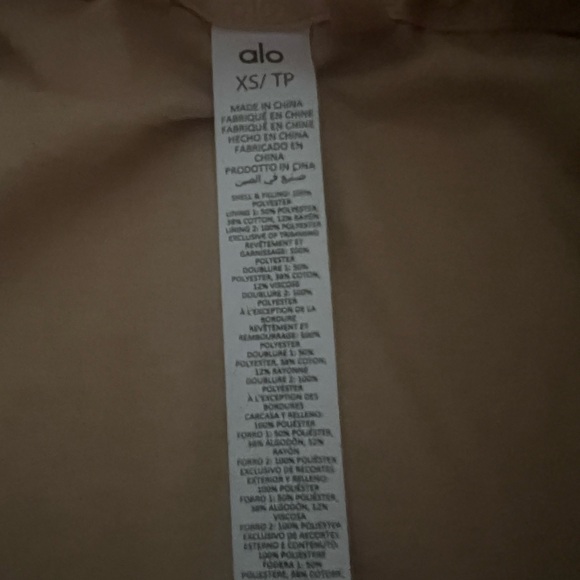 FIRM PRICE! EUC ALO YOGA SHERPA SNOW ANGEL PUFFER - Picture 9 of 12